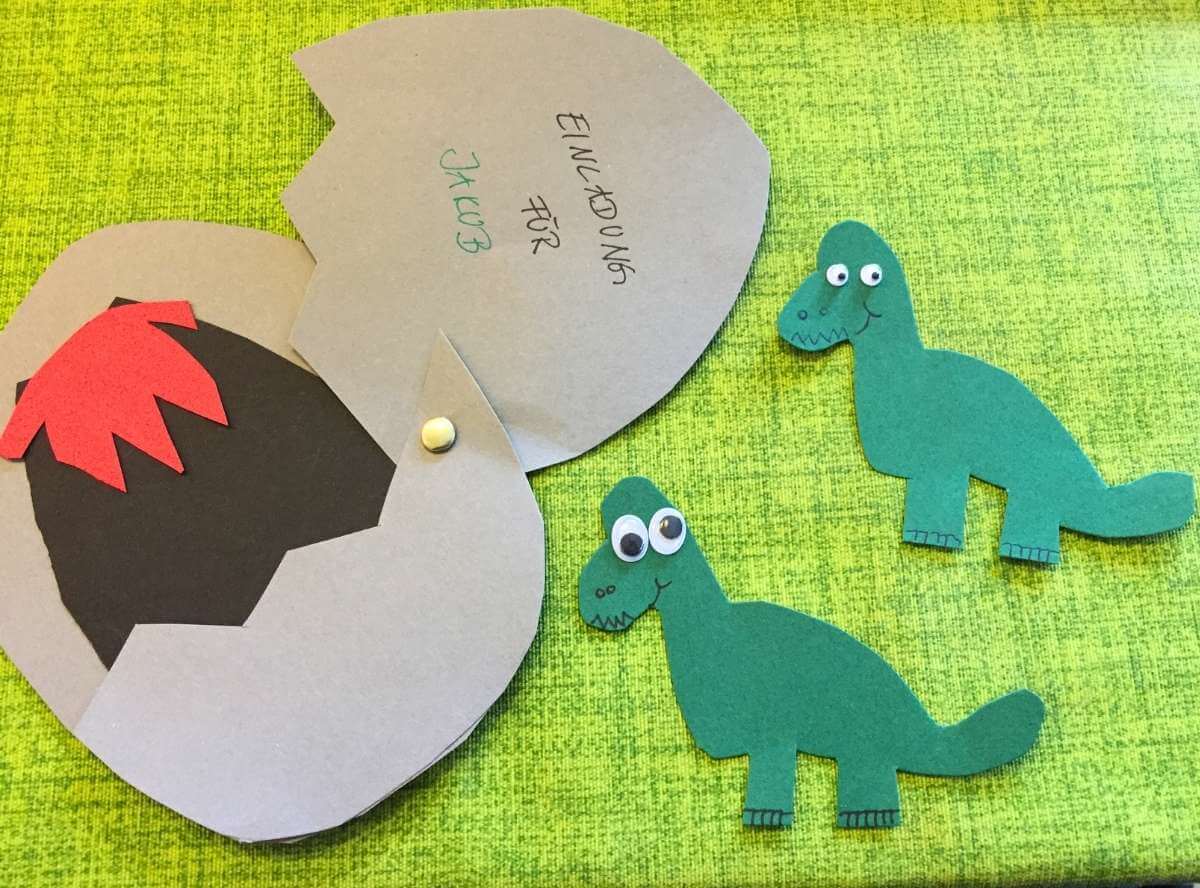 Dino-Einladungskarten zur Dinoparty selber basteln