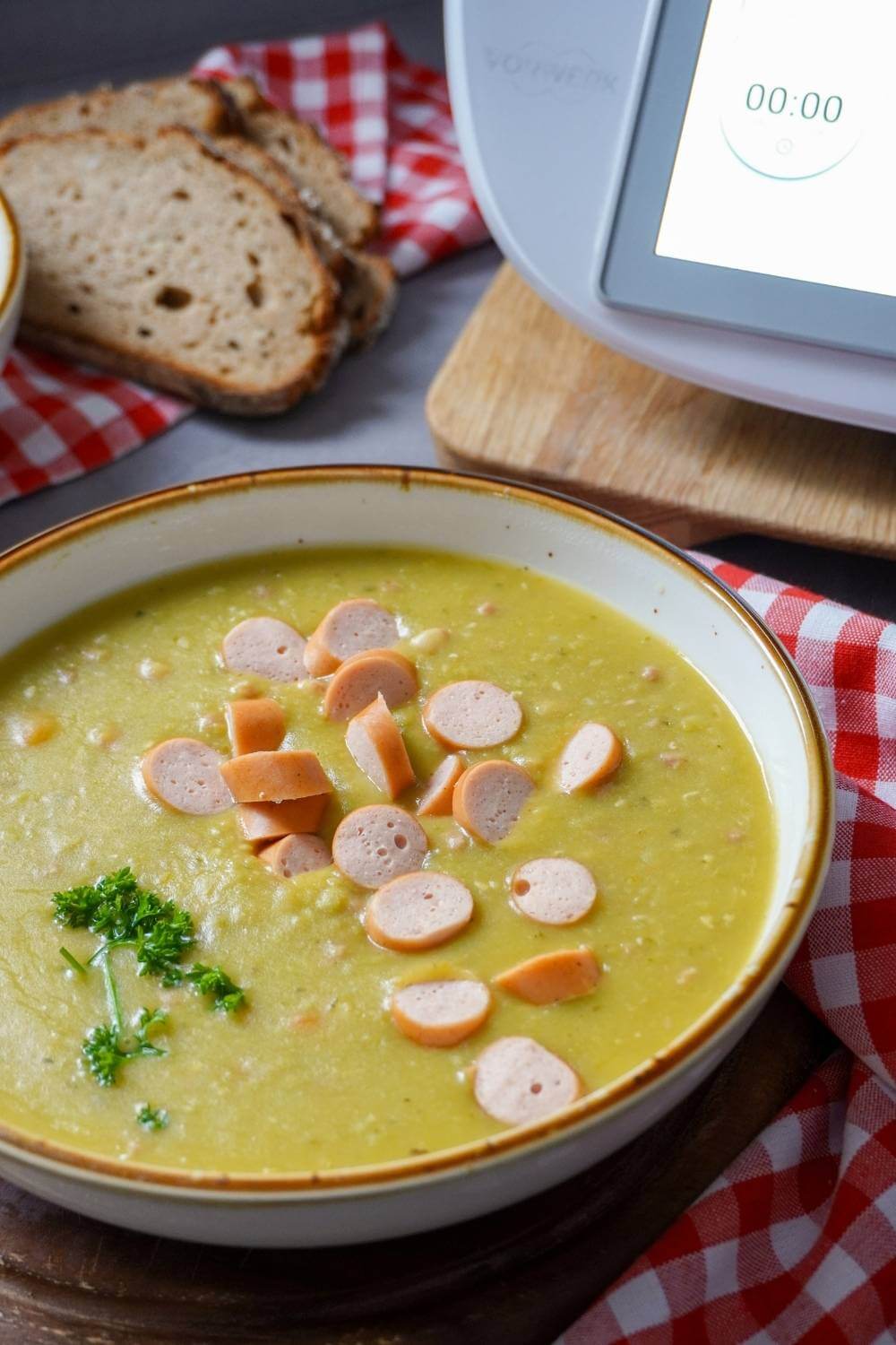 Erbsensuppe mit Würstchen Thermomix