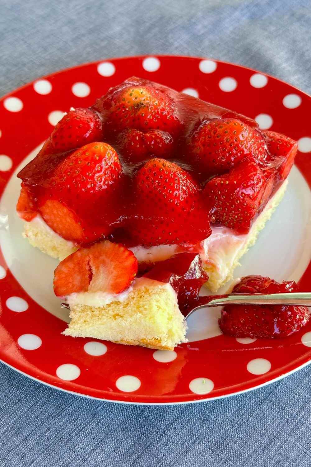 Schneller Erdbeerkuchen vom Blech – Blitz-Rezept Schneller Erdbeerkuchen vom Blech – Blitz-Rezept