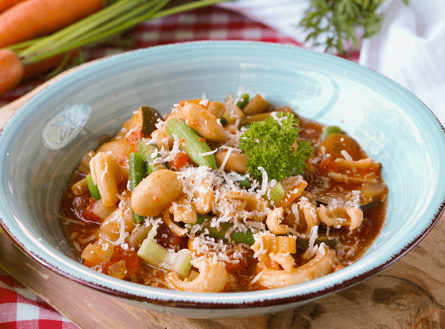 Minestrone - italienische Gemüsesuppe