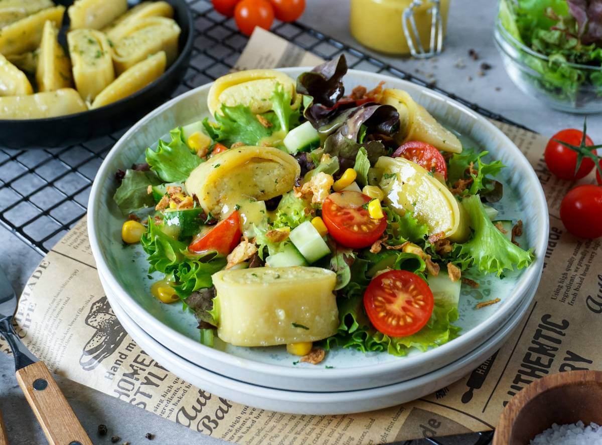 gebratene Maultaschen auf Salat