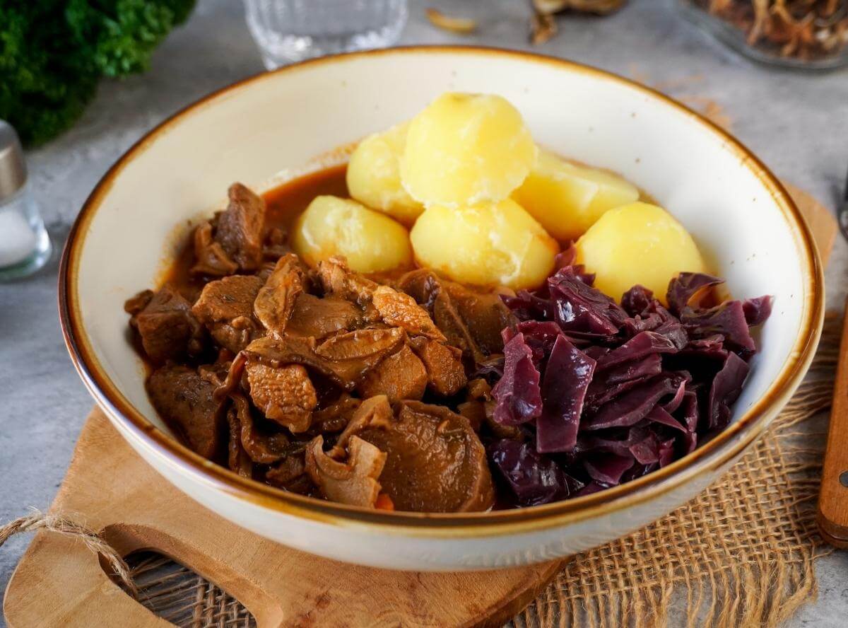 Gulasch mit Pilzen