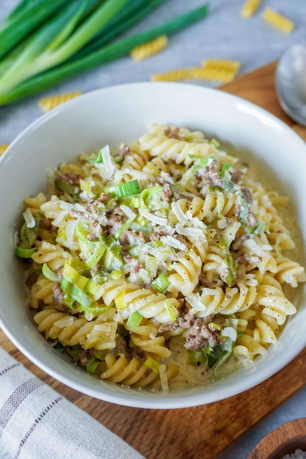 Hackfleisch-Lauch-Pfanne mit Nudeln