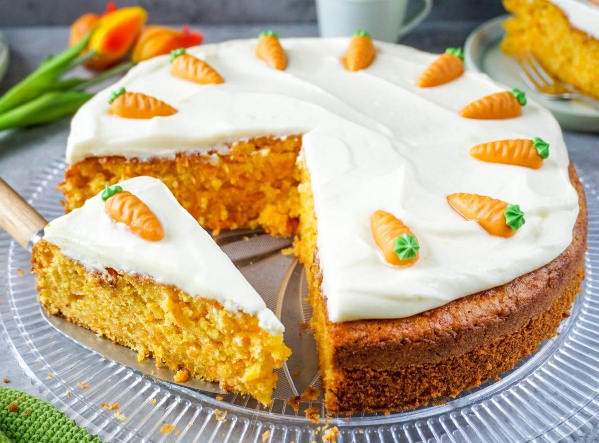 Karottenkuchen mit Frischkäse-Frosting Karottenkuchen mit Frischkäse-Frosting