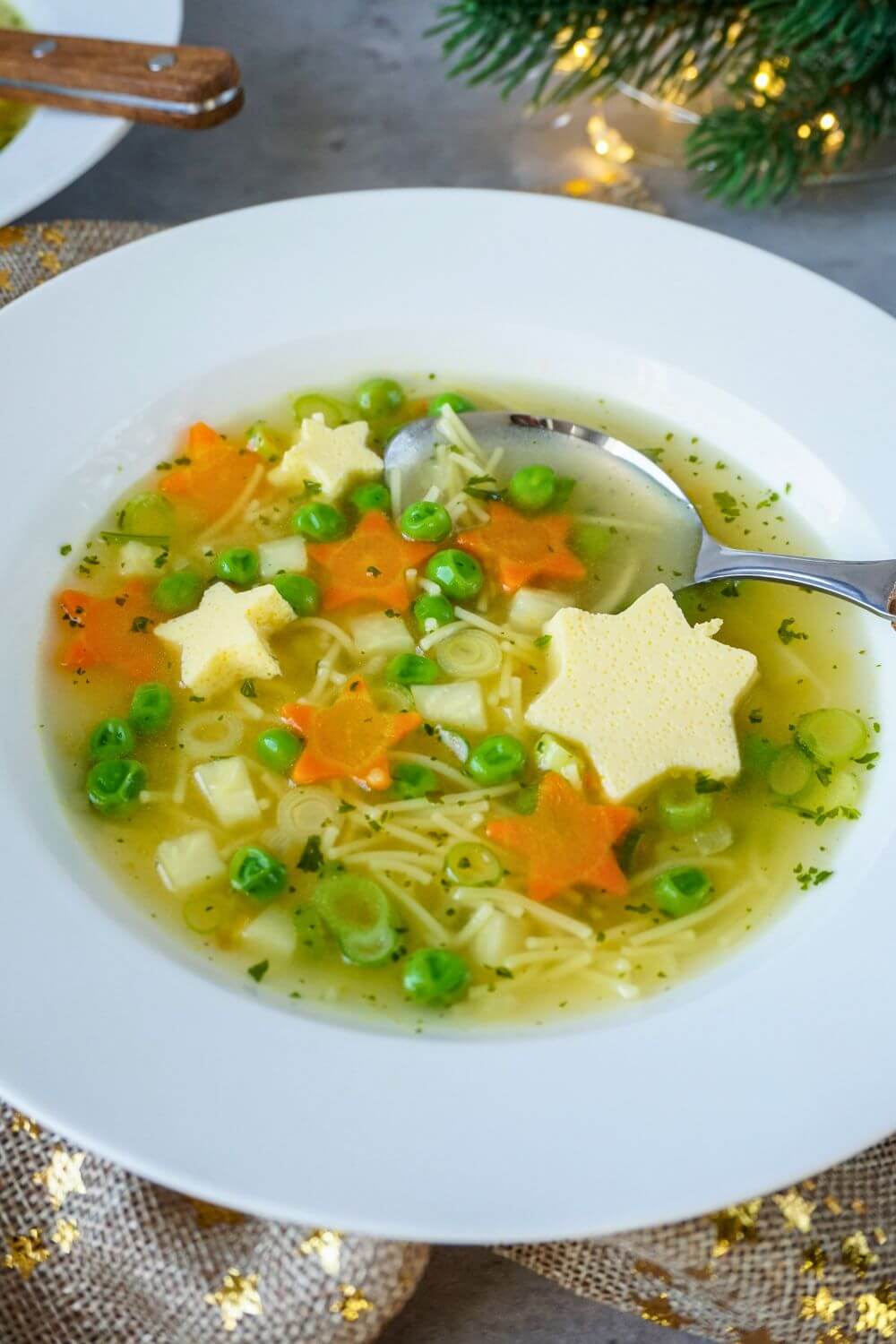 Klare Suppe als Vorspeise zu Weihnachten