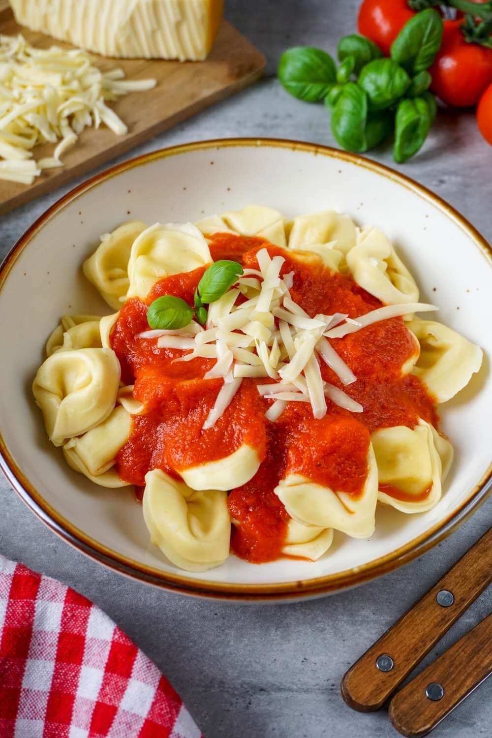 Mutti Tomatensoße mit Tortellini