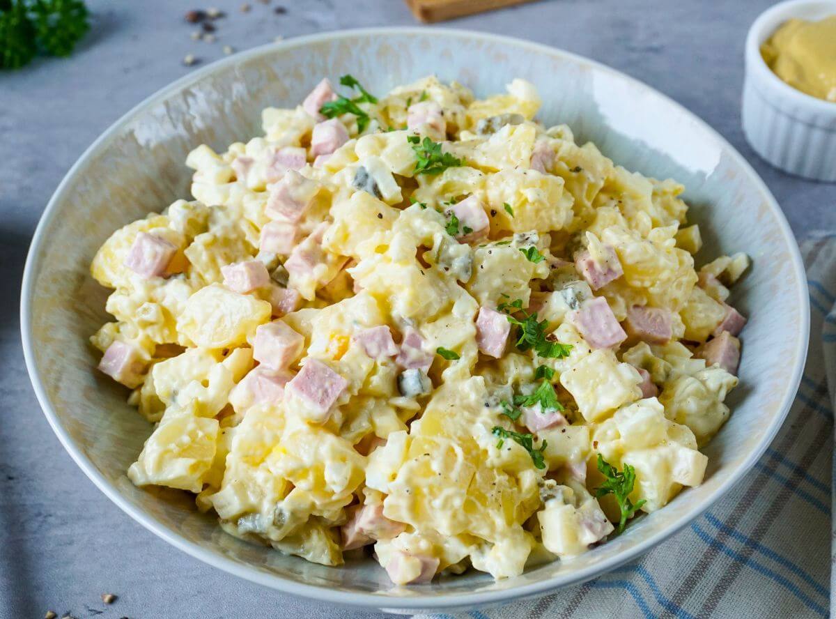 Omas Kartoffelsalat mit Mayo