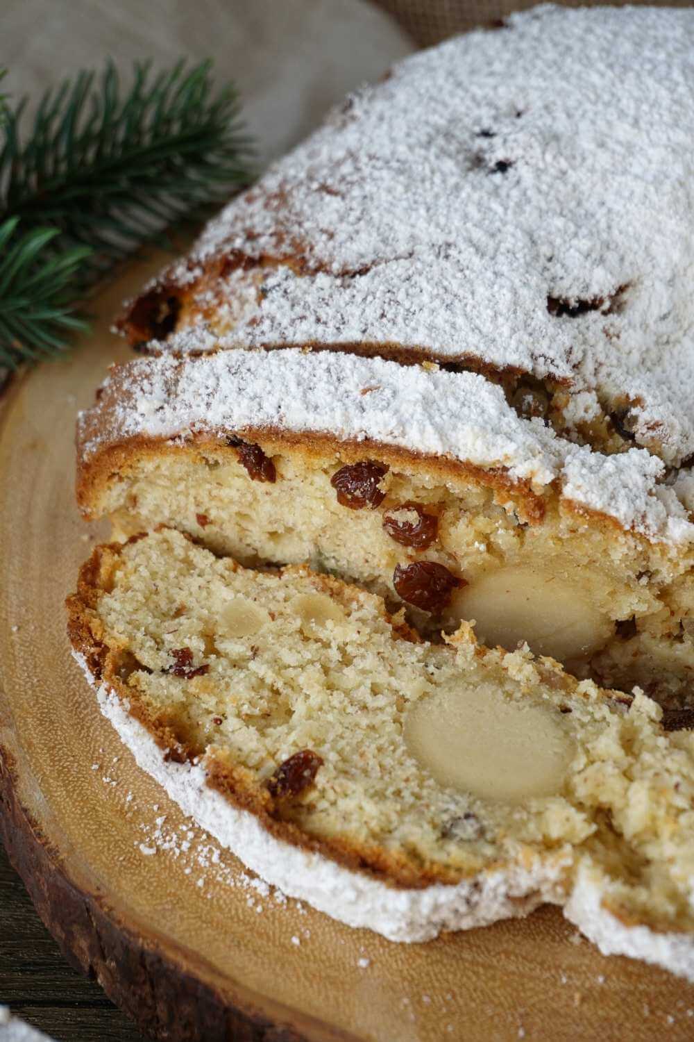 Quarkstollen mit Marzipan