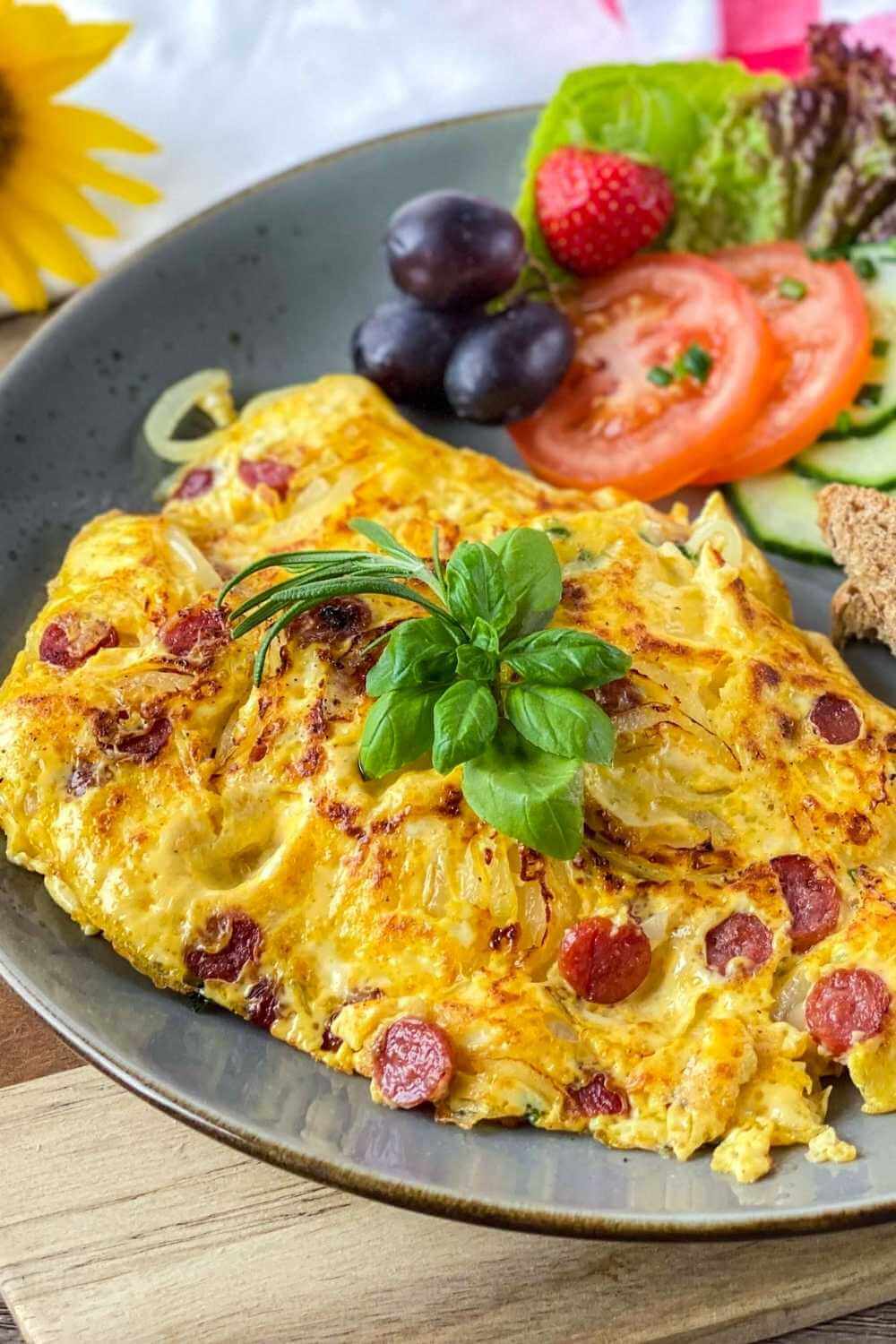 Omelette mit Salami und Käse Omelette mit Salami und Käse