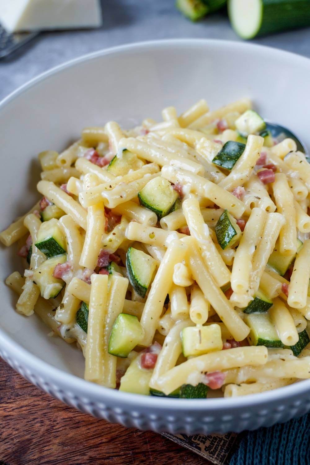 Zucchini-Schinkennudeln Zucchini-Schinkennudeln