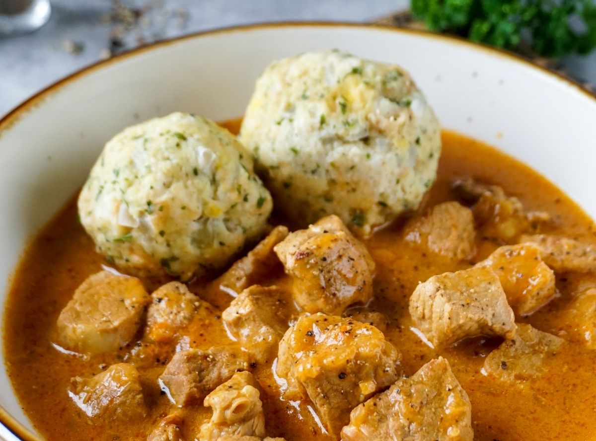 Semmelknödel Gulasch